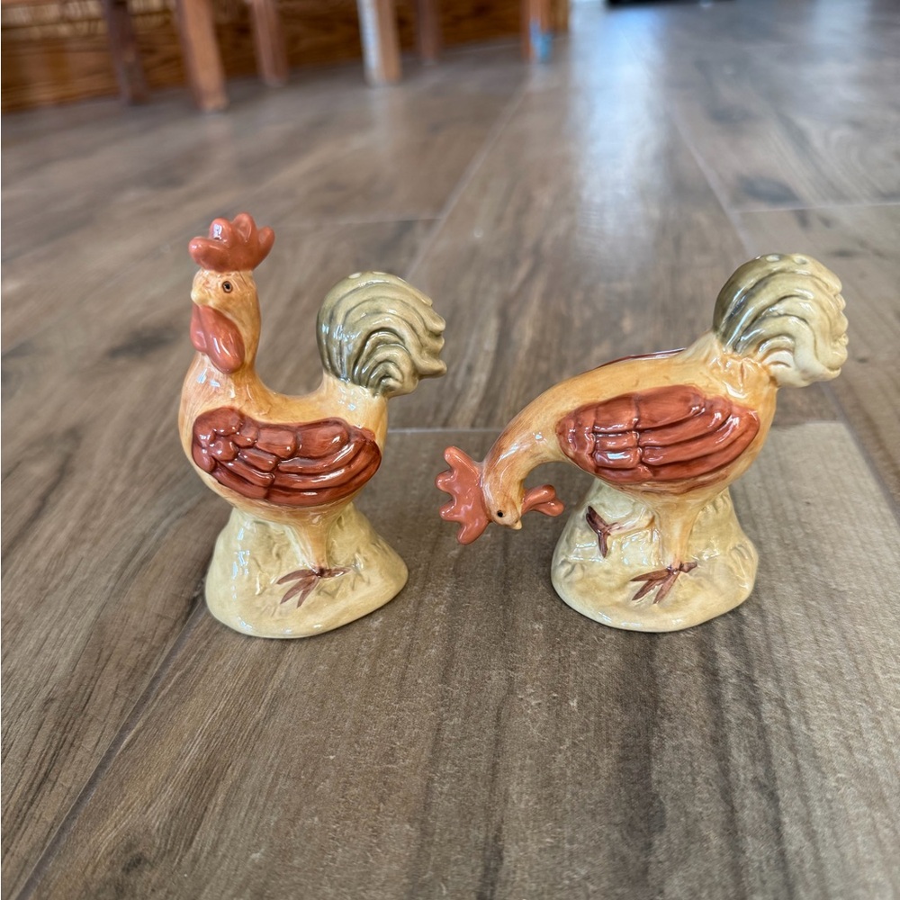 NWOT Williams Sonoma Rooster Dish Towel & Salt & Pepper Shakers - Picture 3 of 10